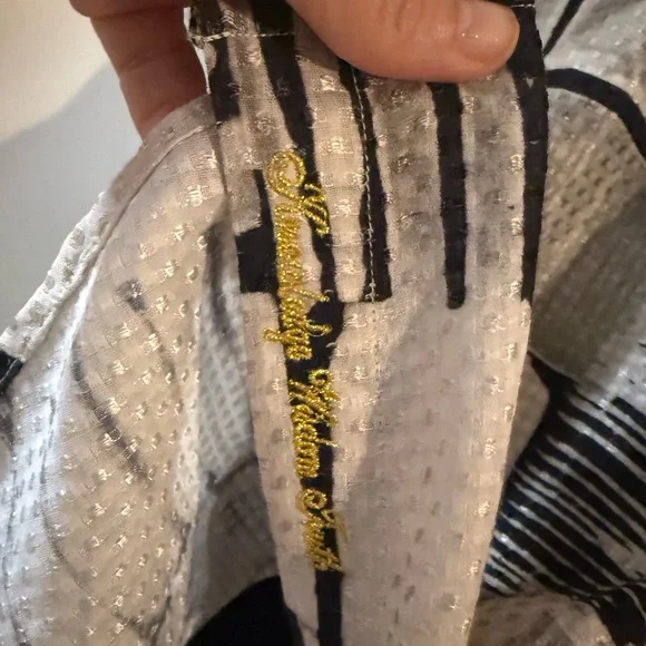 Robert Graham Abstract Black and White Shirt with Vibrant Lion Design - Picture 7 of 12